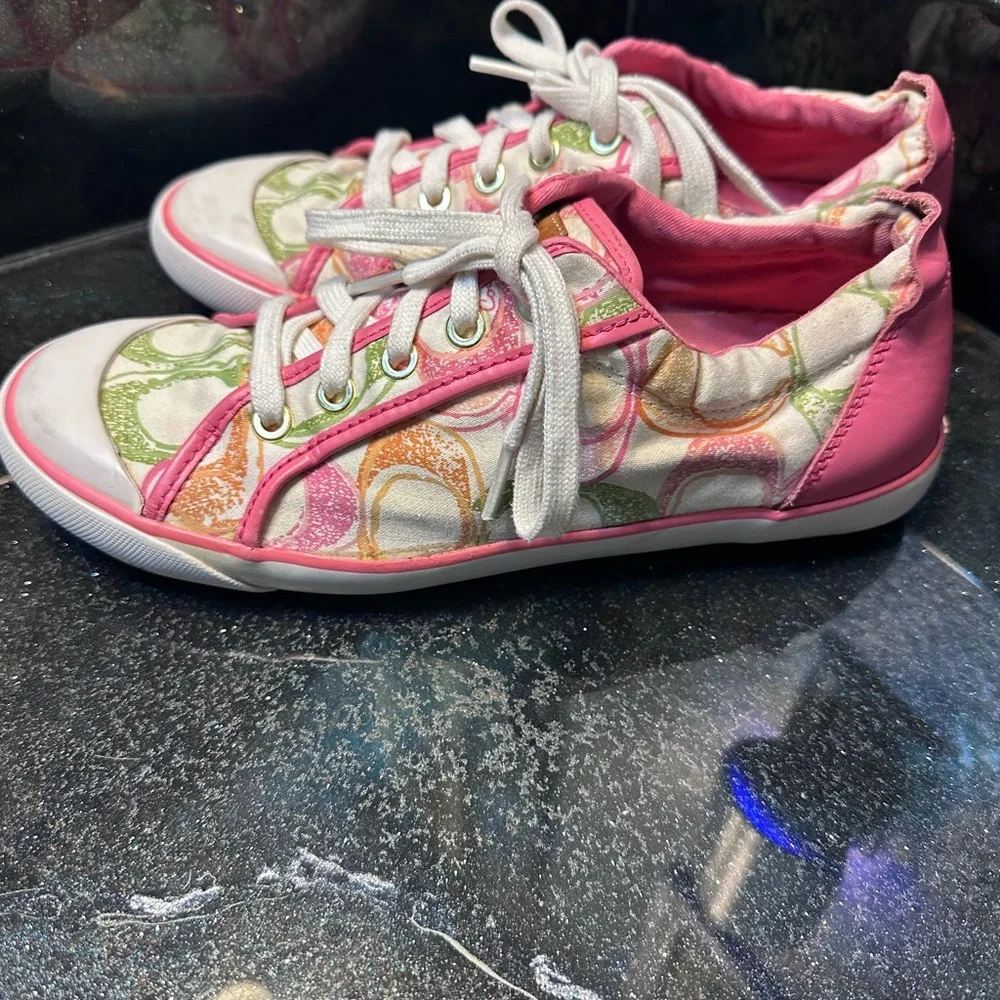 Coach Barrett Low Top Poppy Signature C Pattern in Pink size 9